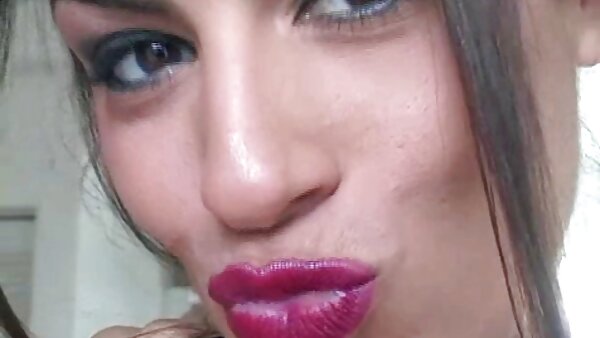 Лезбејско еротско уметничко видео со абонос порно актерка Ана Фокс