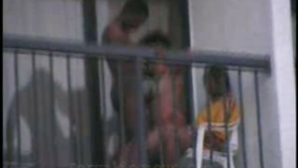 Кога е во спалната соба со нејзиниот ебан другар, таа не може да се контролира