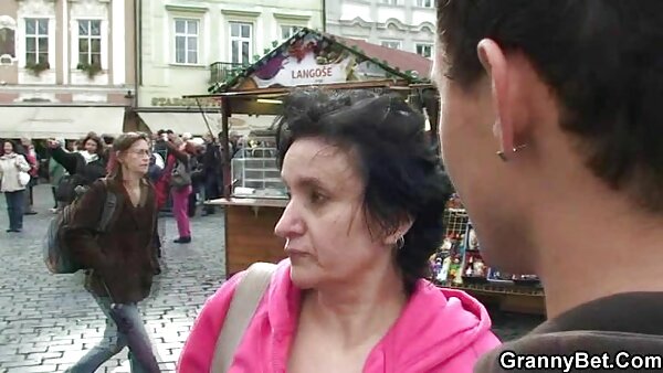 Прекрасната секси русокоса Тифани Лина полудува додека има жешка четворка