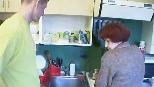 Похотливата абонос секспот јава на курот на нејзиниот љубовник како вистинска каубојка