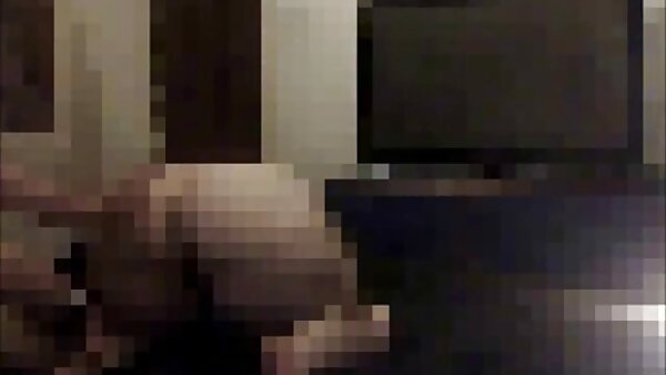 Таа се претвора во курва во момент кога ќе го види своето момче