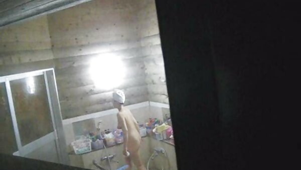 Ревносниот страшен петел јавач дава се од себе за да му угоди на курот